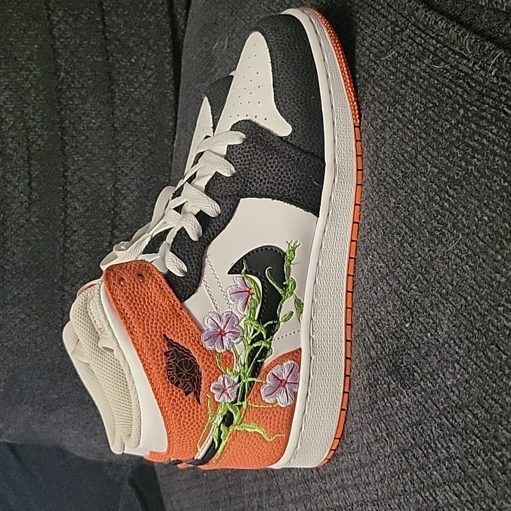 Jordan Mid